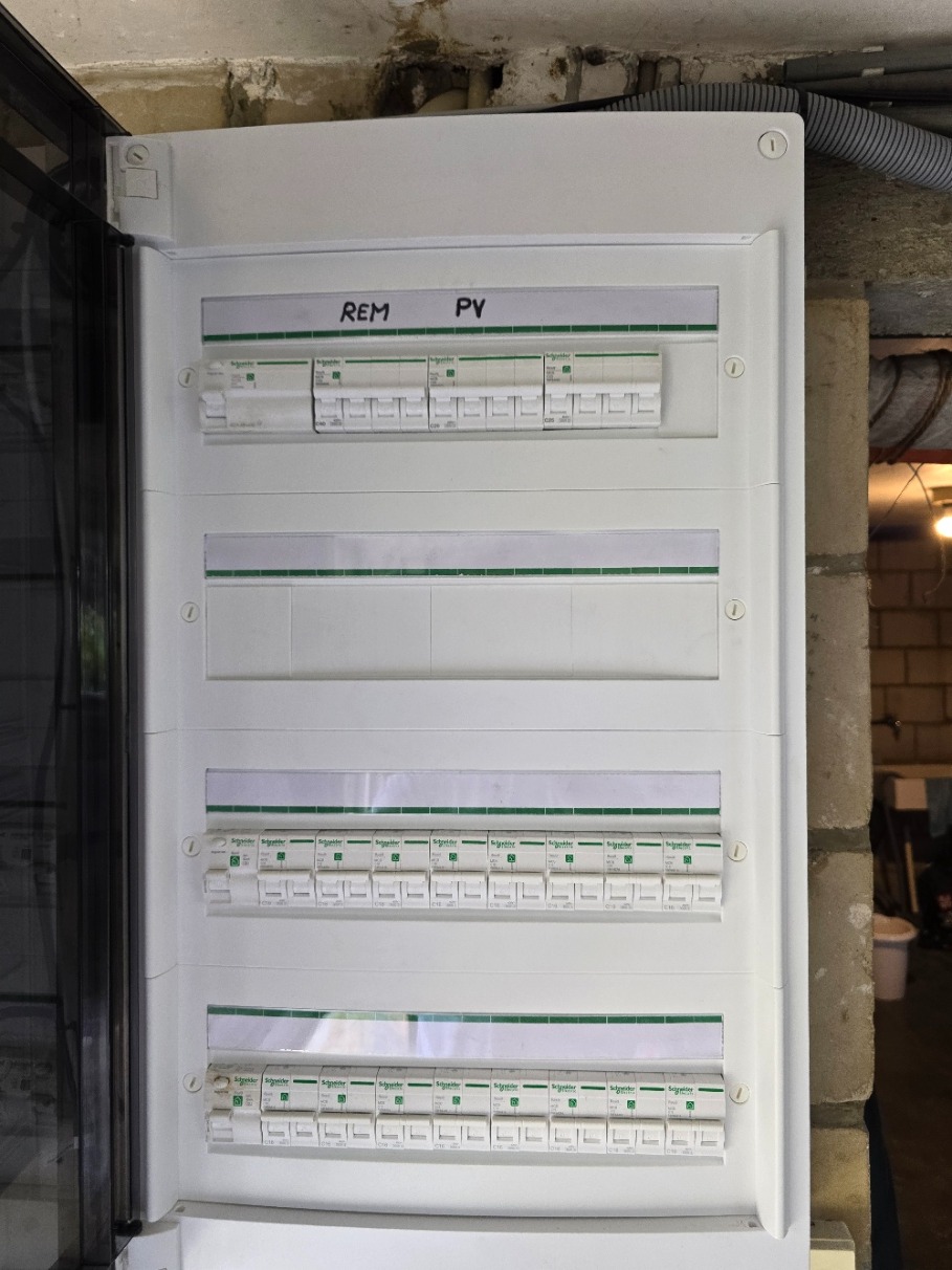 Verdeelbord vóór installatie zonnepanelen